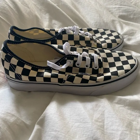 Vans authentic shoe, classic checker pattern. - Picture 3 of 6